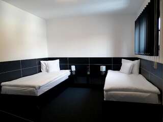 Отель Prince Hotel Меркуря-Чук Двухместный номер с 2 отдельными кроватями-1